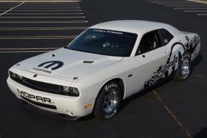 Dodge Challenger Drag Pak V10 by Mopar 2011 года